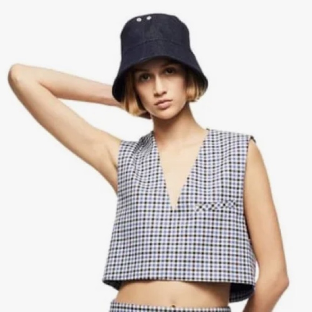 NWT Zara Cream, Black, & Blue Plaid Sleeveless Crop Top with V-Neck Size Medium